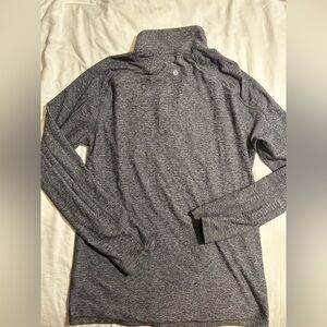 Men’s rulu grey Lululemon quarter zip, size small!
